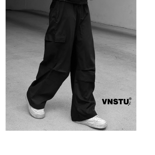 Quần Cargo nam phong cách năng động với túi hộp tiện lợi, chất liệu vải bền đẹp, dễ phối đồ.