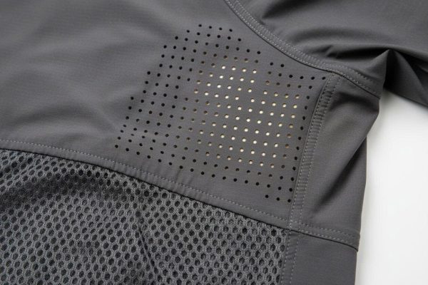 Áo khoác gió có lỗ thông hơi Laser Cut, thoáng khí tuyệt vời