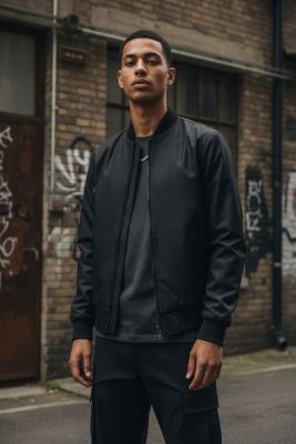 Áo khoác Bomber màu đen, phong cách đường phố năng động